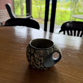 花豆の釉薬のコーヒーカップ    【作者：北川魚彦】